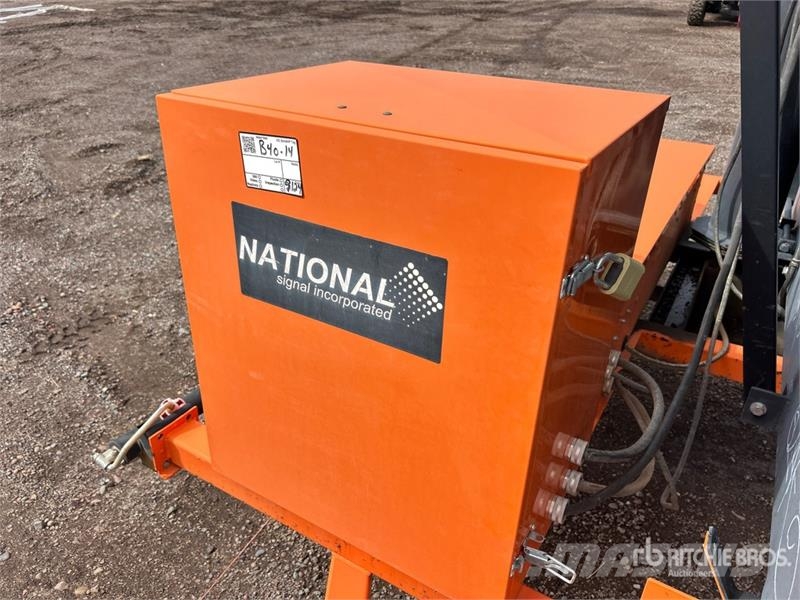 National Signal Sunray 390 Solar Message Board Drugo