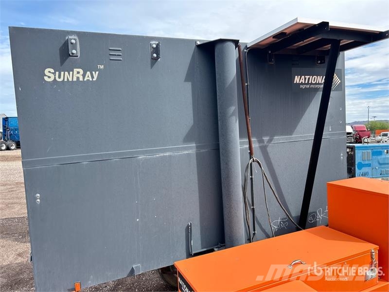 National Signal Sunray 390 Solar Message Board Drugo