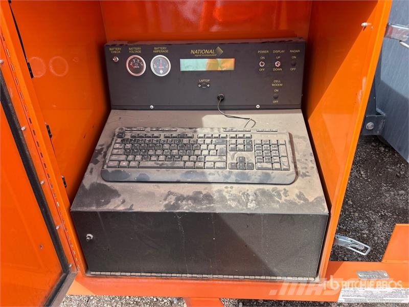 National Signal Sunray 380 Solar Message Board Drugo