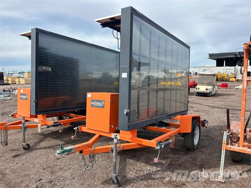 National Signal Sunray 380 Solar Message Board Drugo