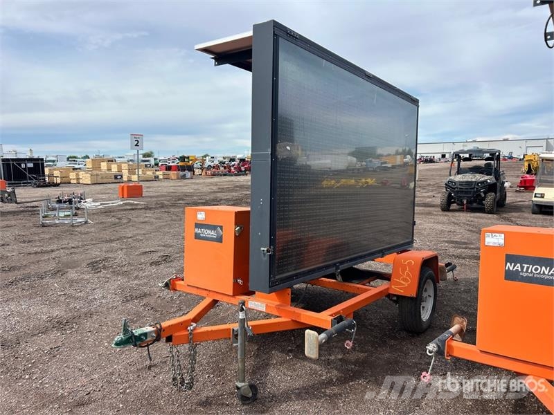 National Signal Sunray 390 Solar Message Board Drugo