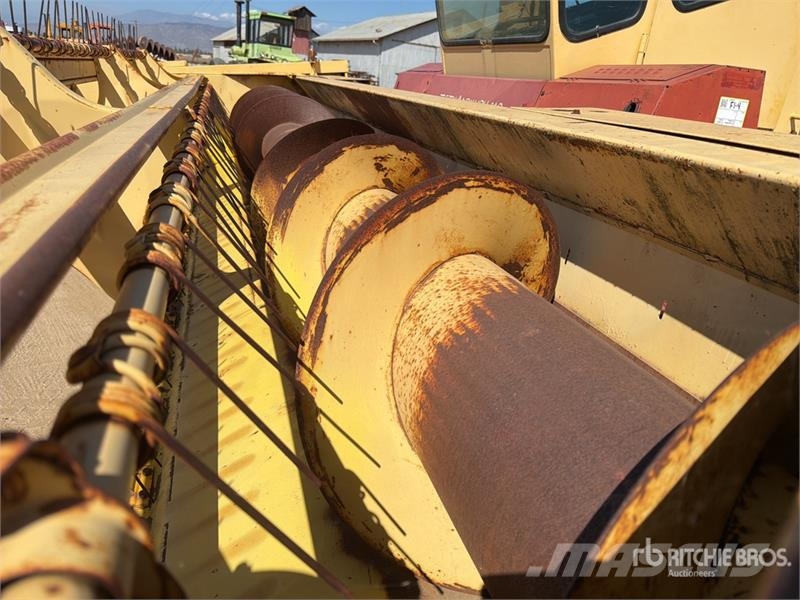 New Holland 1116 16 ft Swather Windrower Andaineur