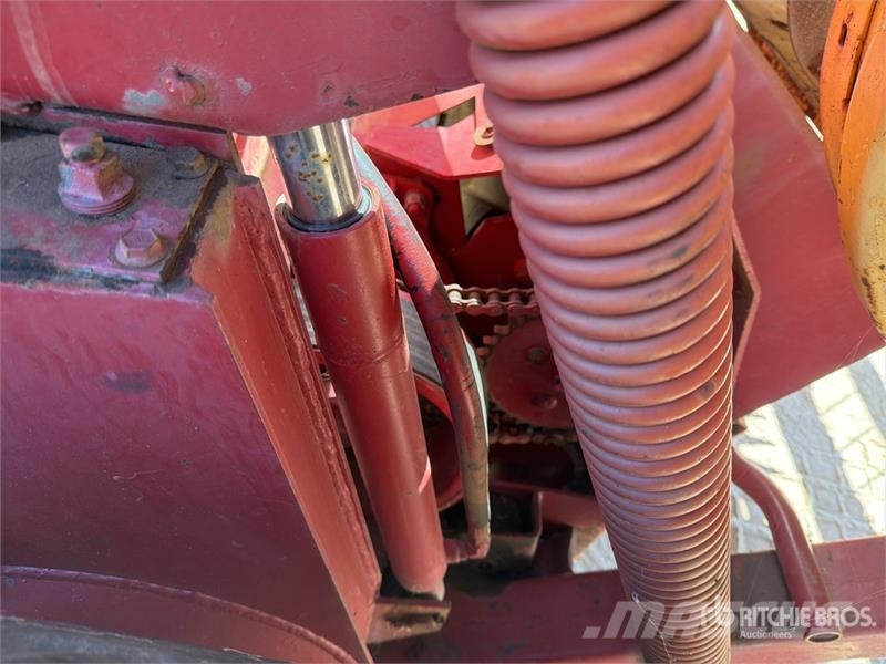 New Holland 1116 16 ft Swather Windrower Andaineur