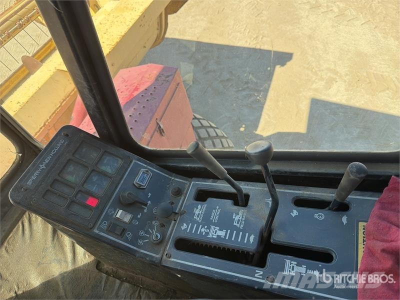 New Holland 1116 16 ft Swather Windrower Andaineur