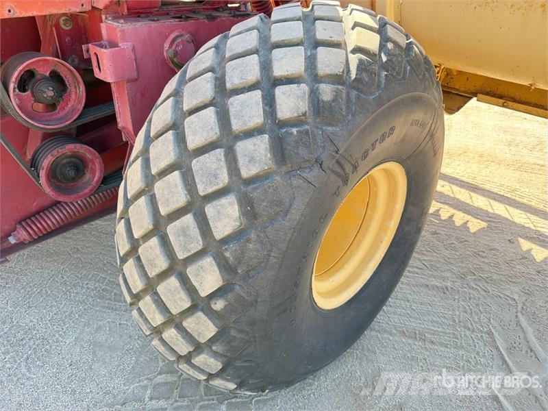 New Holland 1116 16 ft Swather Windrower Andaineur