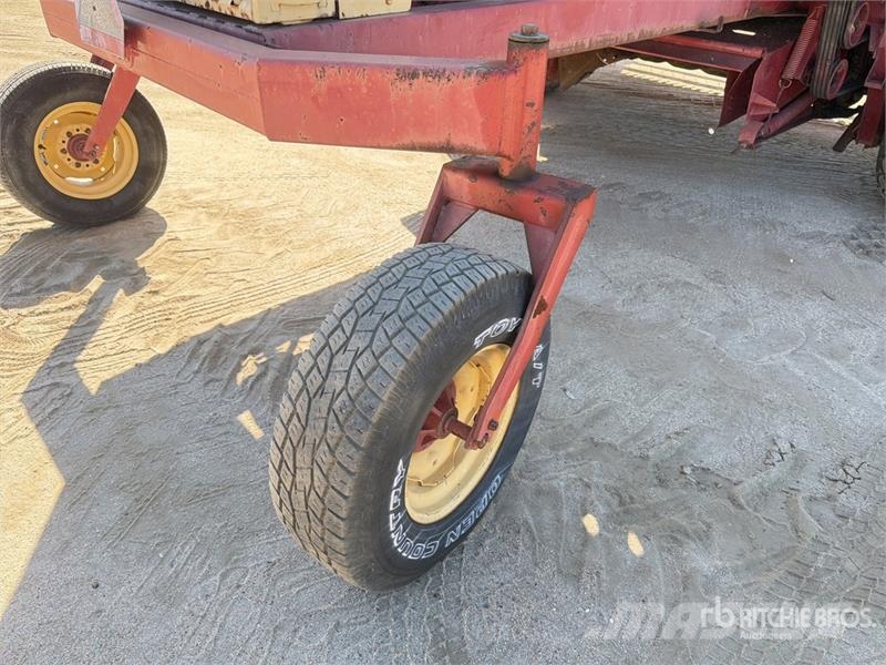 New Holland 1116 16 ft Swather Windrower Andaineur