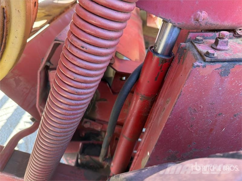 New Holland 1116 16 ft Swather Windrower Andaineur