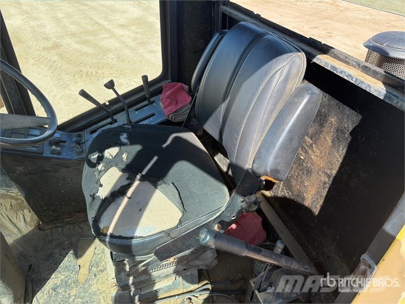 New Holland 1116 16 ft Swather Windrower Andaineur