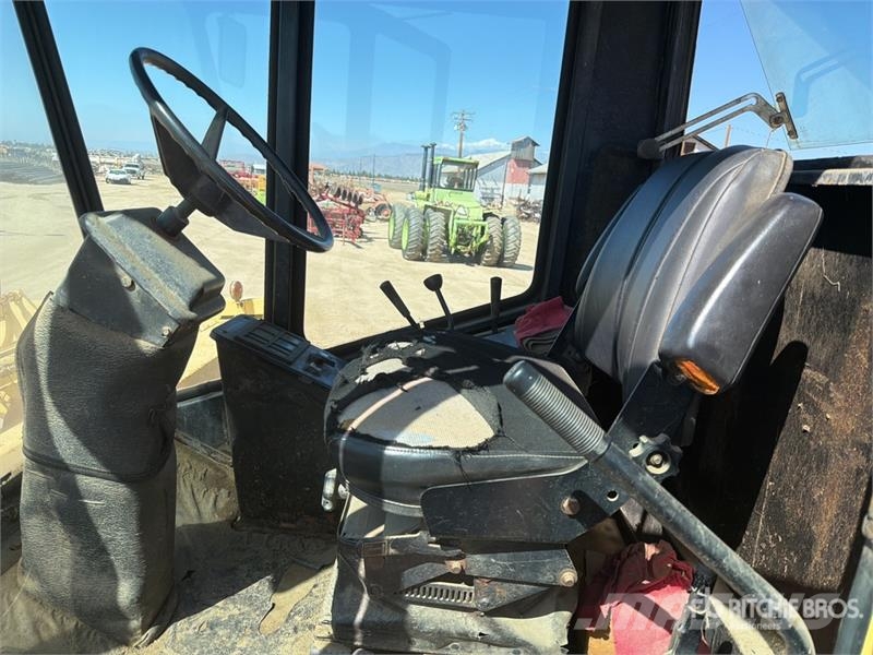 New Holland 1116 16 ft Swather Windrower Andaineur