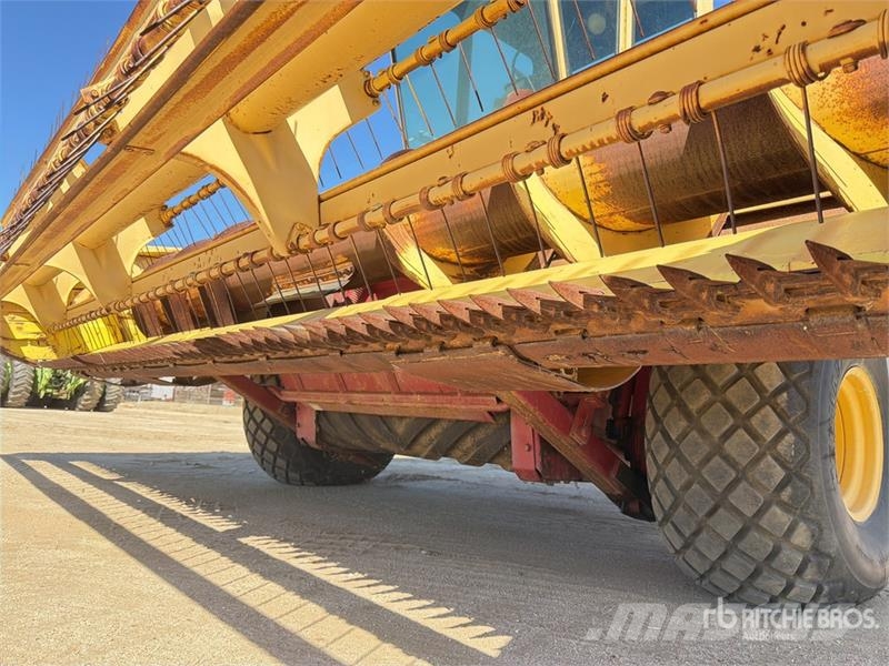 New Holland 1116 16 ft Swather Windrower Andaineur