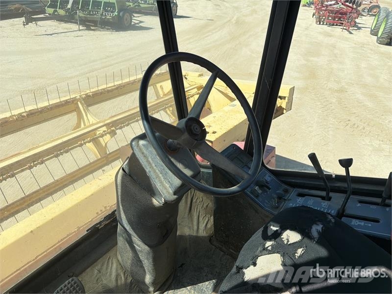 New Holland 1116 16 ft Swather Windrower Andaineur