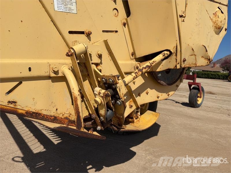 New Holland 1116 16 ft Swather Windrower Andaineur