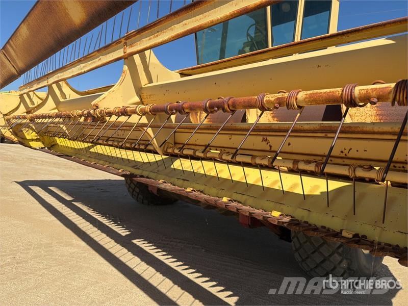 New Holland 1116 16 ft Swather Windrower Andaineur