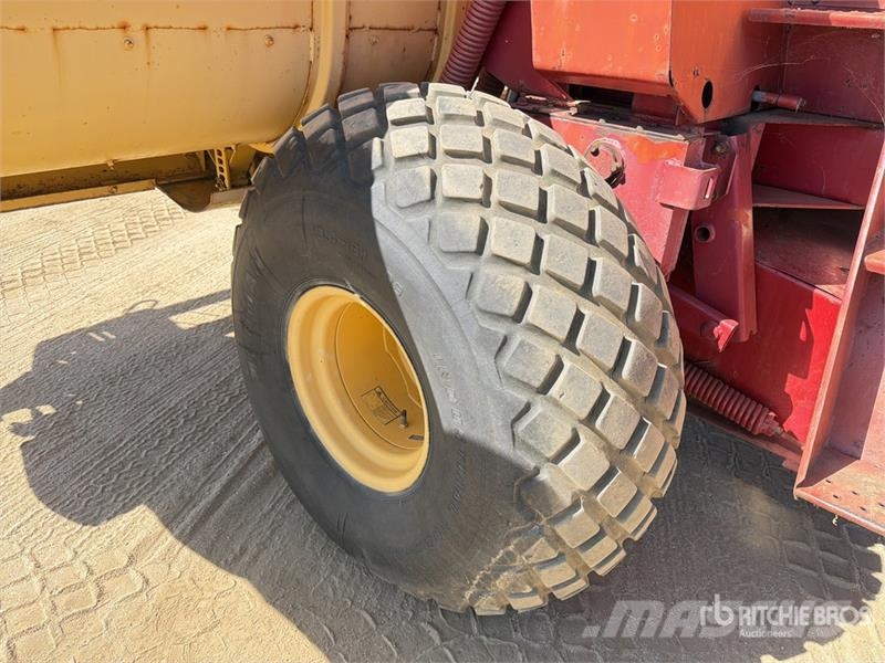 New Holland 1116 16 ft Swather Windrower Andaineur