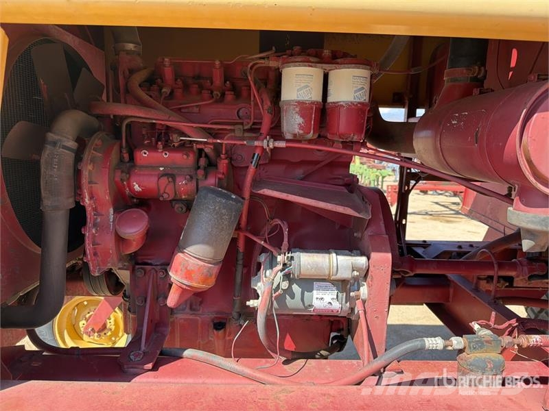 New Holland 1116 16 ft Swather Windrower Andaineur