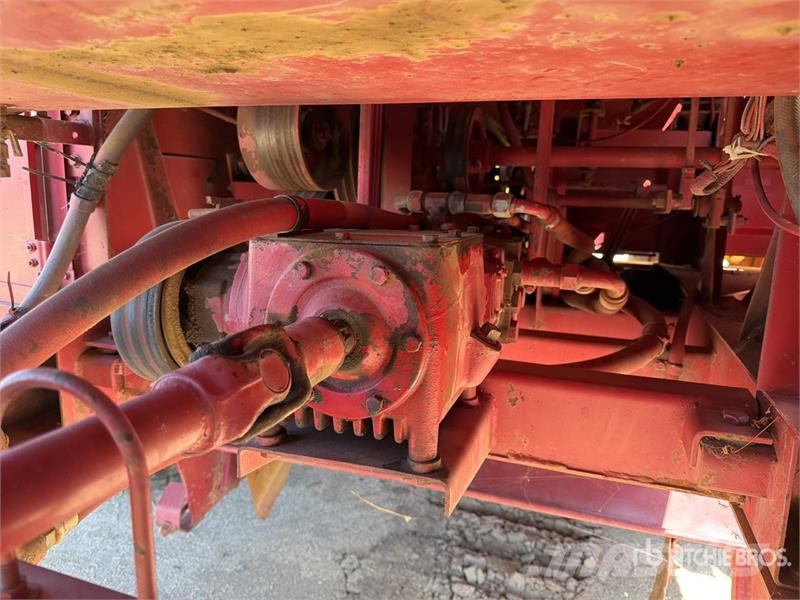 New Holland 1116 16 ft Swather Windrower Andaineur