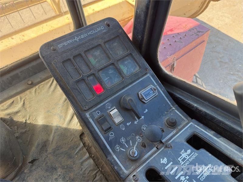 New Holland 1116 16 ft Swather Windrower Andaineur