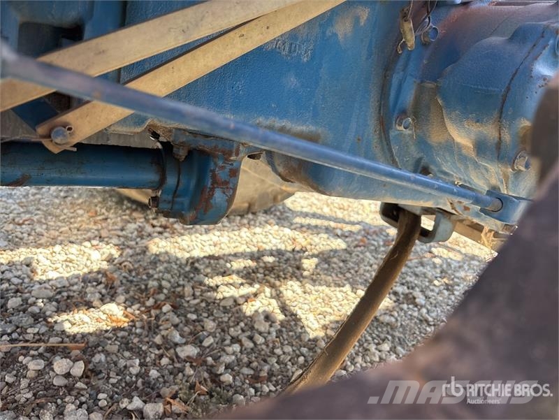 New Holland AV413A 4WD Tractor Traktorji