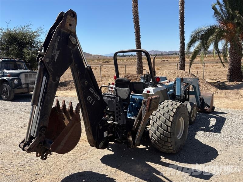 New Holland AV413A 4WD Tractor Traktorji