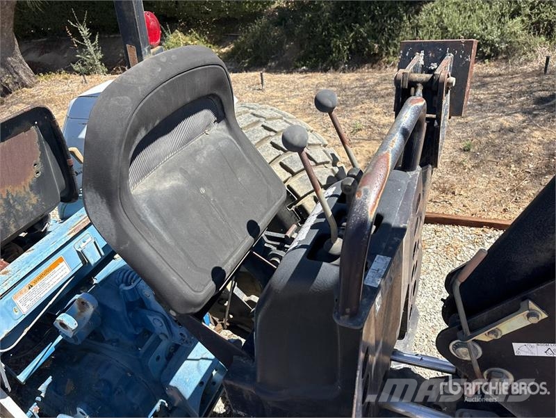 New Holland AV413A 4WD Tractor Traktorji