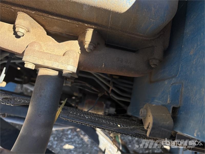 New Holland AV413A 4WD Tractor Traktorji