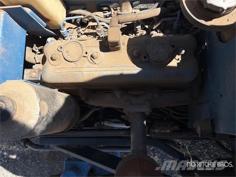 New Holland AV413A 4WD Tractor Traktorji
