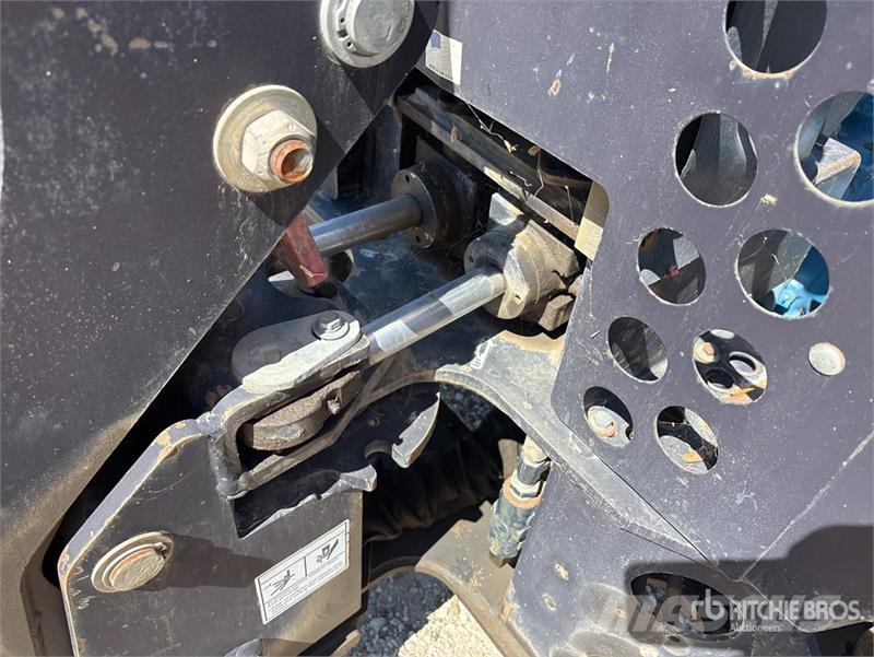 New Holland AV413A 4WD Tractor Traktorji
