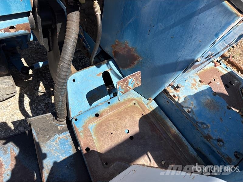 New Holland AV413A 4WD Tractor Traktorji