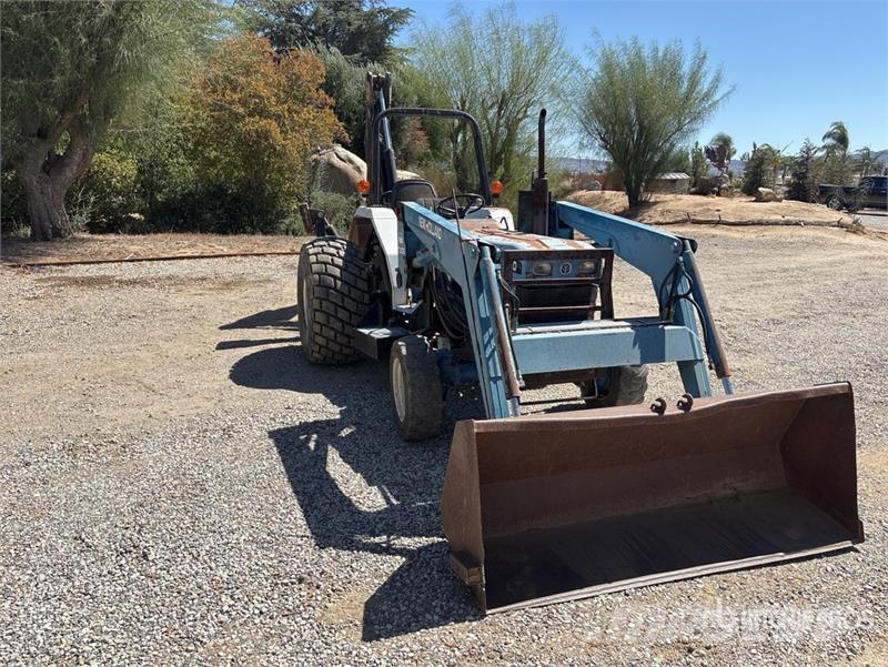 New Holland AV413A 4WD Tractor Traktorji