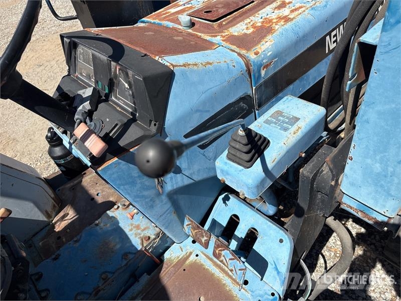 New Holland AV413A 4WD Tractor Traktorji