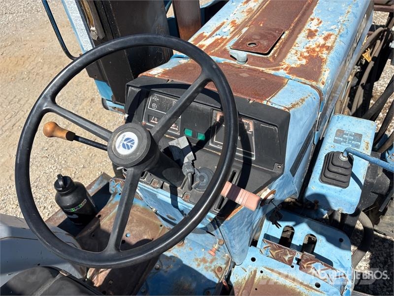 New Holland AV413A 4WD Tractor Traktorji