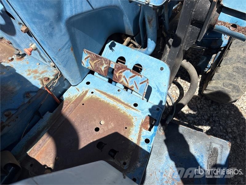 New Holland AV413A 4WD Tractor Traktorji