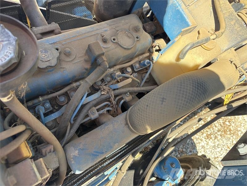 New Holland AV413A 4WD Tractor Traktorji