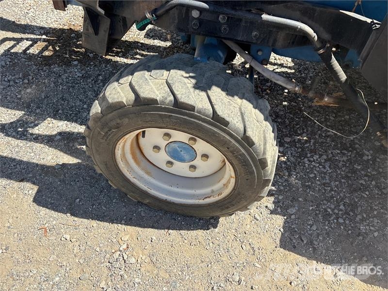 New Holland AV413A 4WD Tractor Traktorji