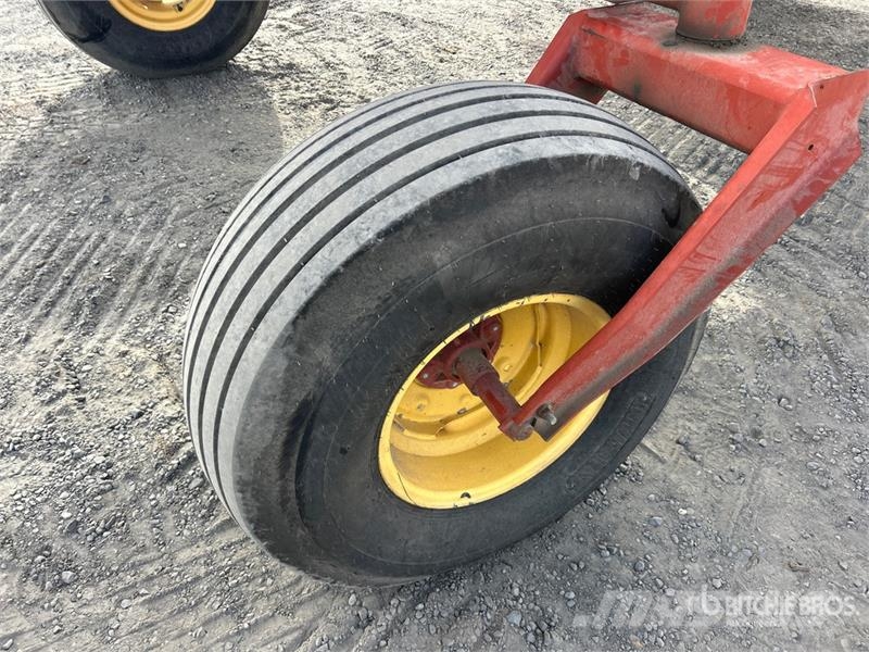 New Holland HW325 料堆整形机