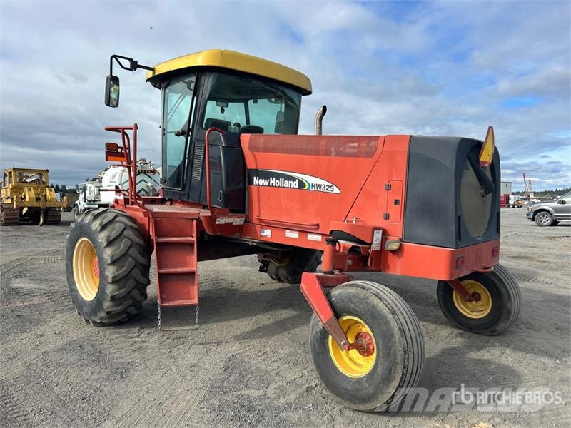 New Holland HW325 料堆整形机