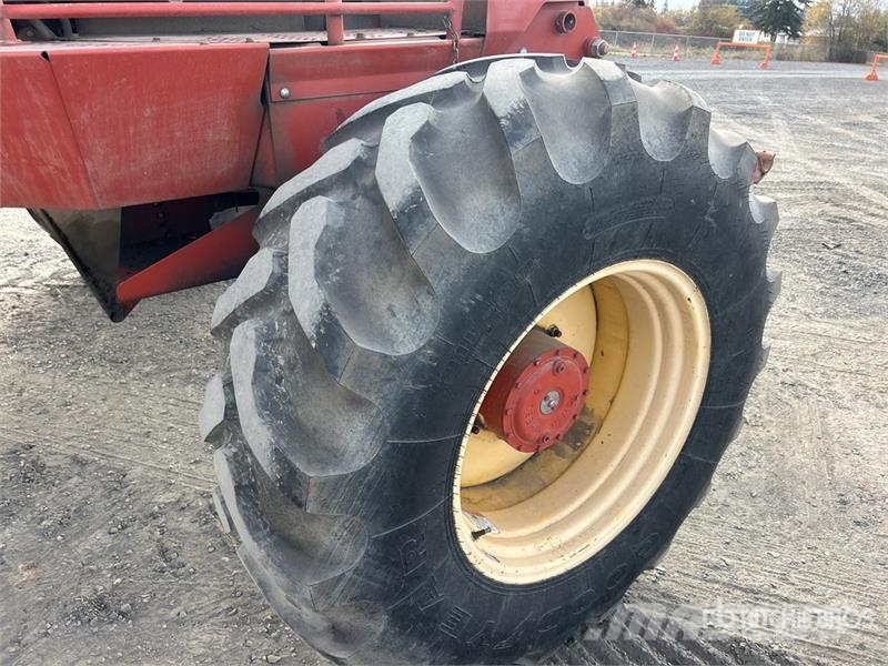 New Holland HW325 料堆整形机