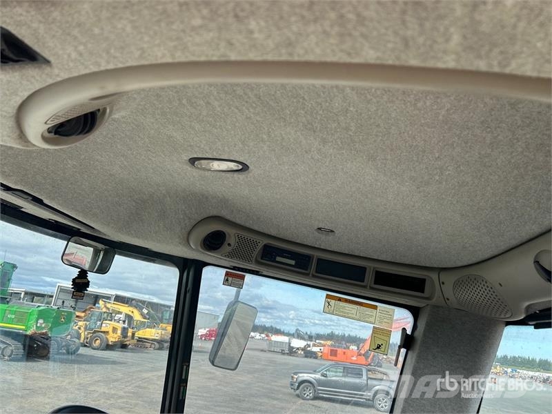 New Holland HW325 料堆整形机