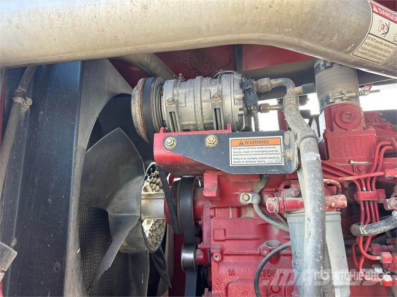 New Holland HW325 料堆整形机