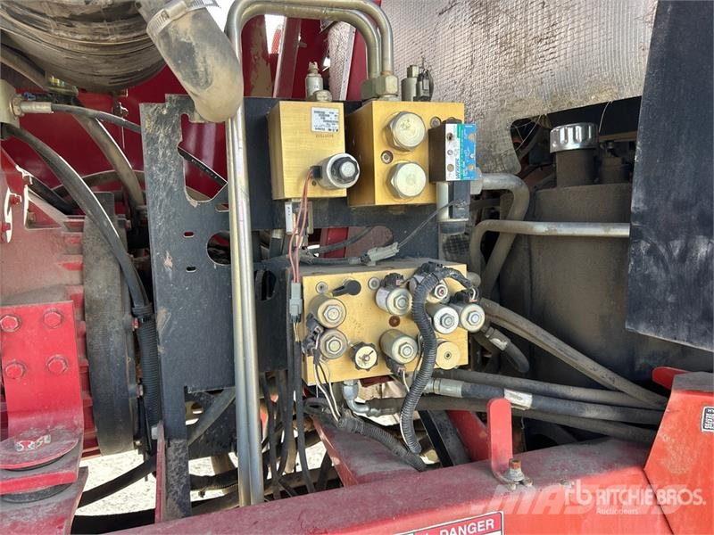 New Holland HW325 料堆整形机