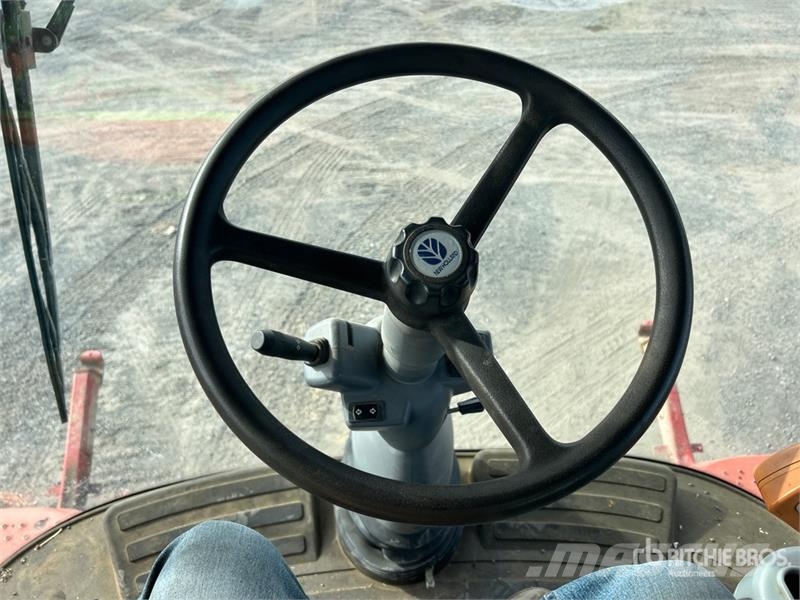 New Holland HW325 料堆整形机