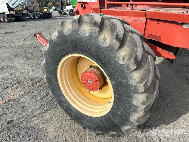 New Holland HW325 料堆整形机