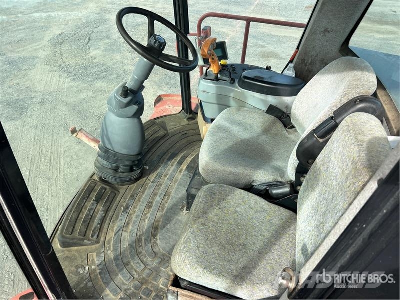 New Holland HW325 料堆整形机