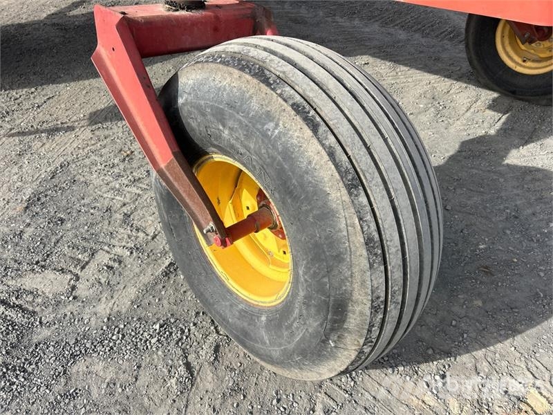 New Holland HW325 料堆整形机