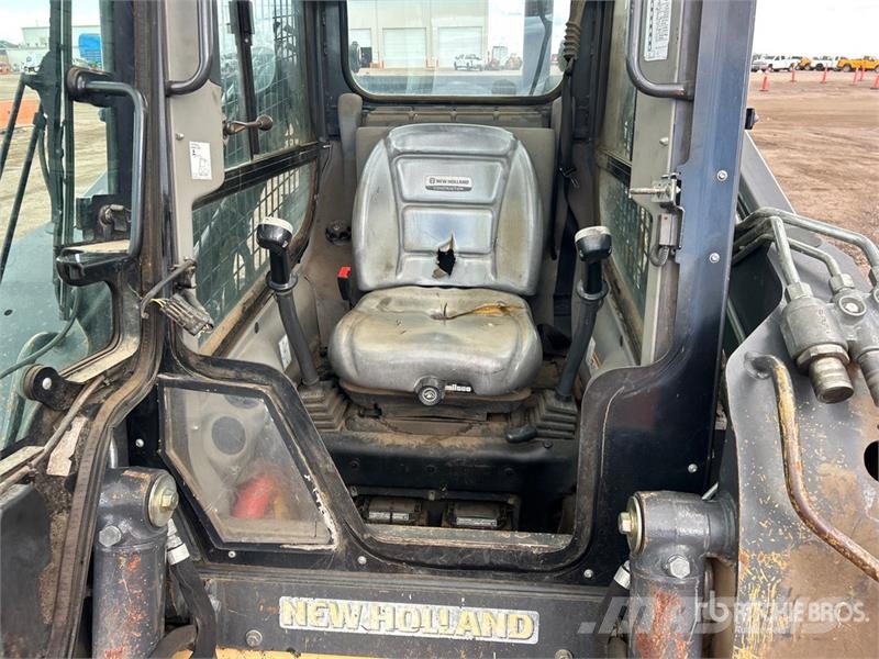 New Holland L228 Two-Speed Skid Steer Loader Smykem řízené nakladače