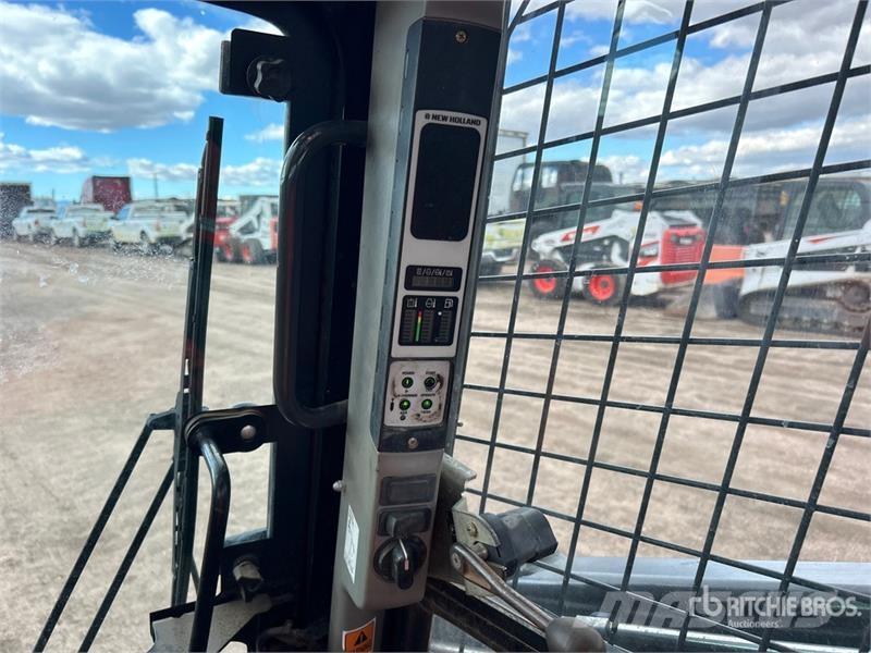 New Holland L228 Two-Speed Skid Steer Loader Smykem řízené nakladače