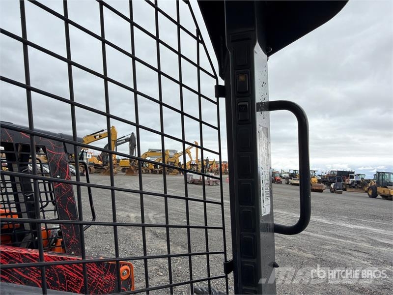 New Holland L230 スキッドステアローダー