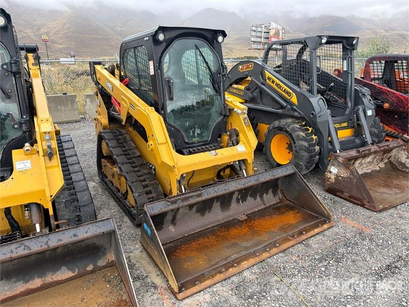 New Holland L230 スキッドステアローダー