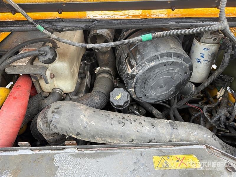 New Holland L230 スキッドステアローダー