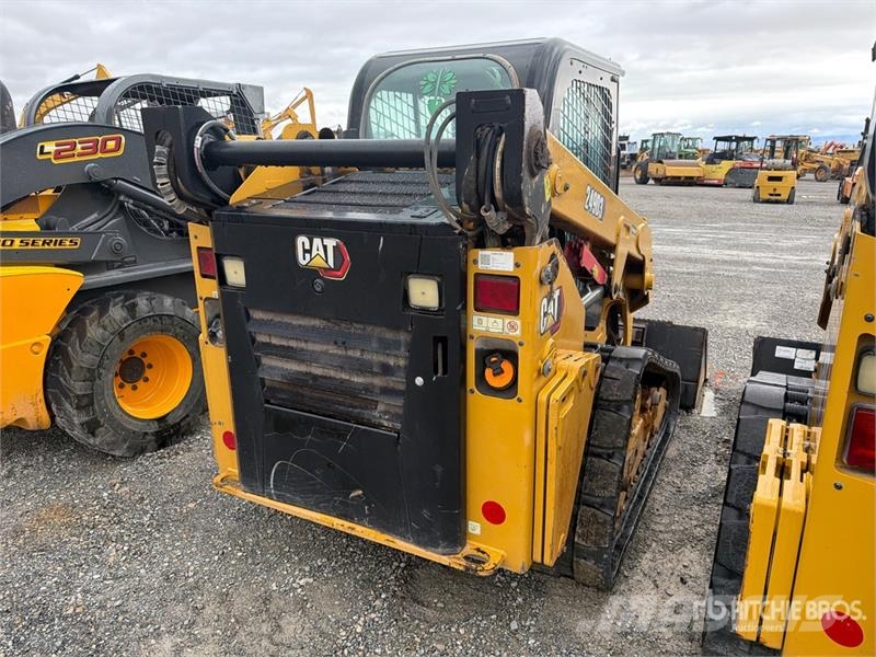 New Holland L230 スキッドステアローダー